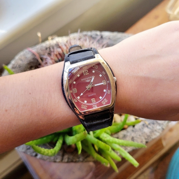 Classic Dockers Quartz Red & Black Leather Chunky Analog Watch - Picture 7 of 14